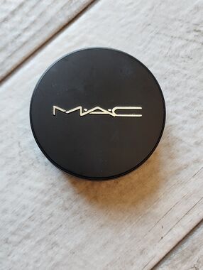 NWOT-MAC Cosmetics Studio Fix Powder Plus Foundation - NW25
